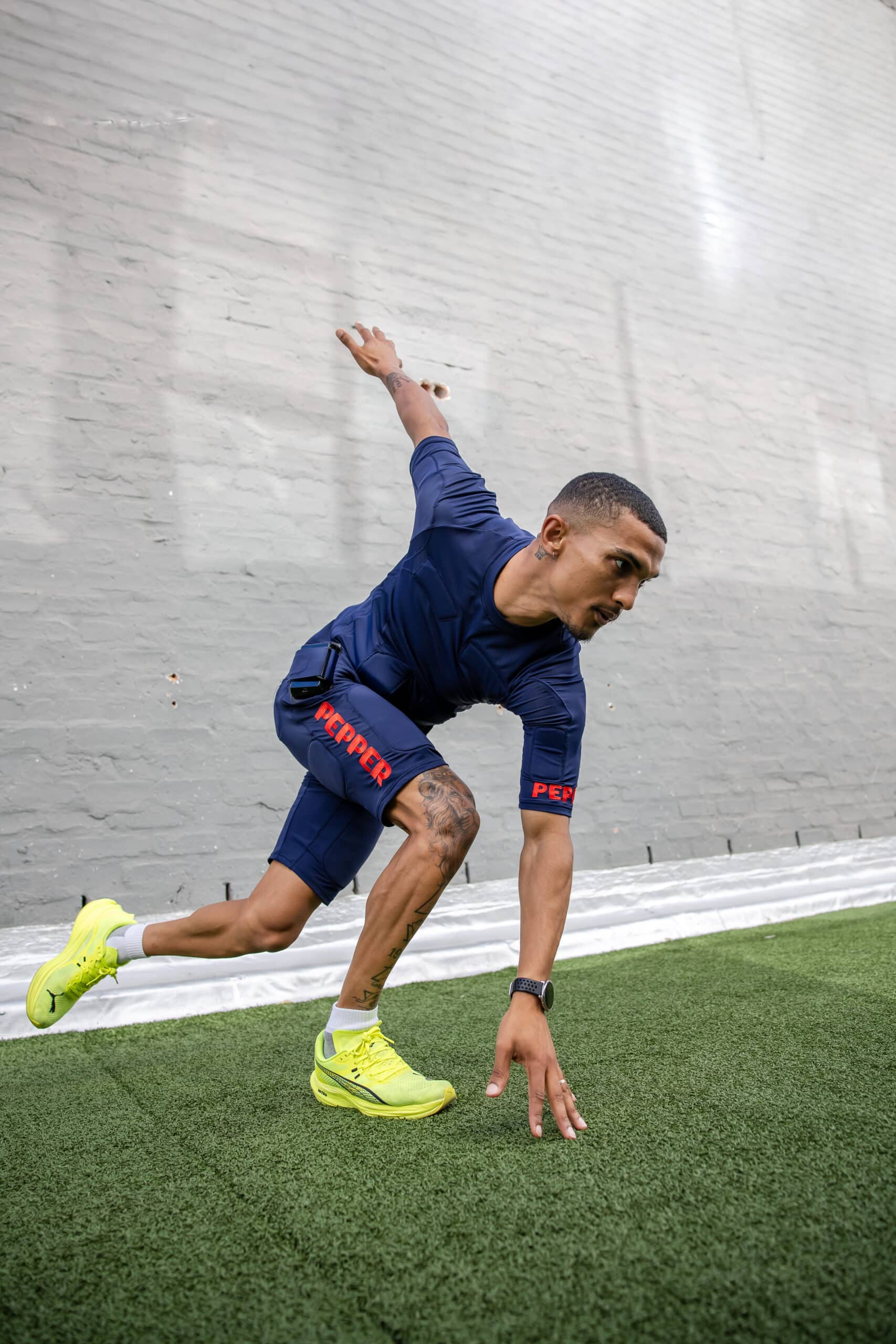 PEPPER EMS suit man exercising